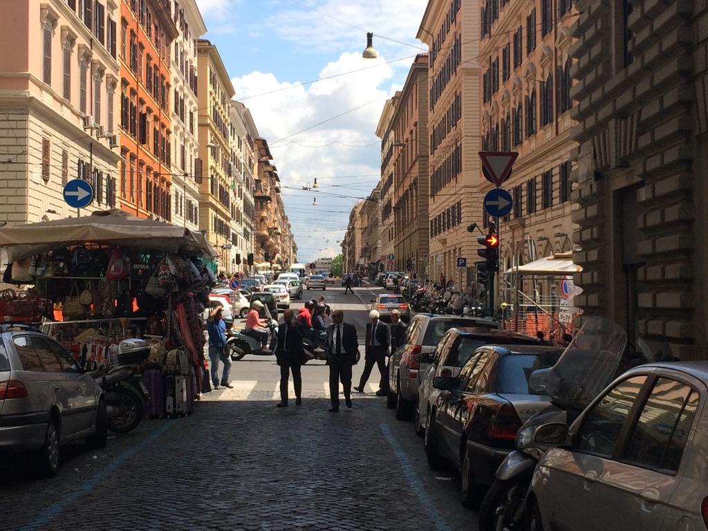 Casa Vacanza Colosseo Roma Eksteriør bilde